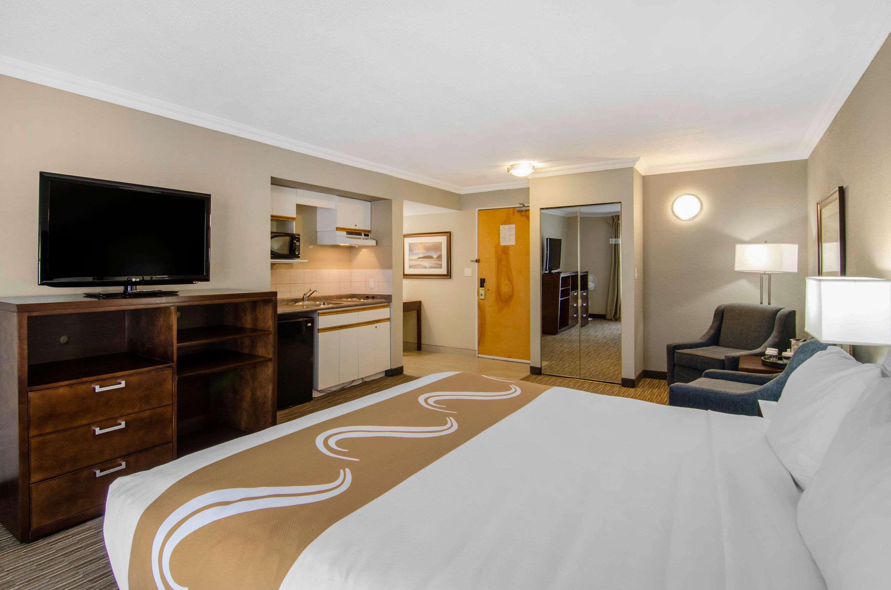 Quality Inn Downtown Inner Harbour Victoria Exteriör bild