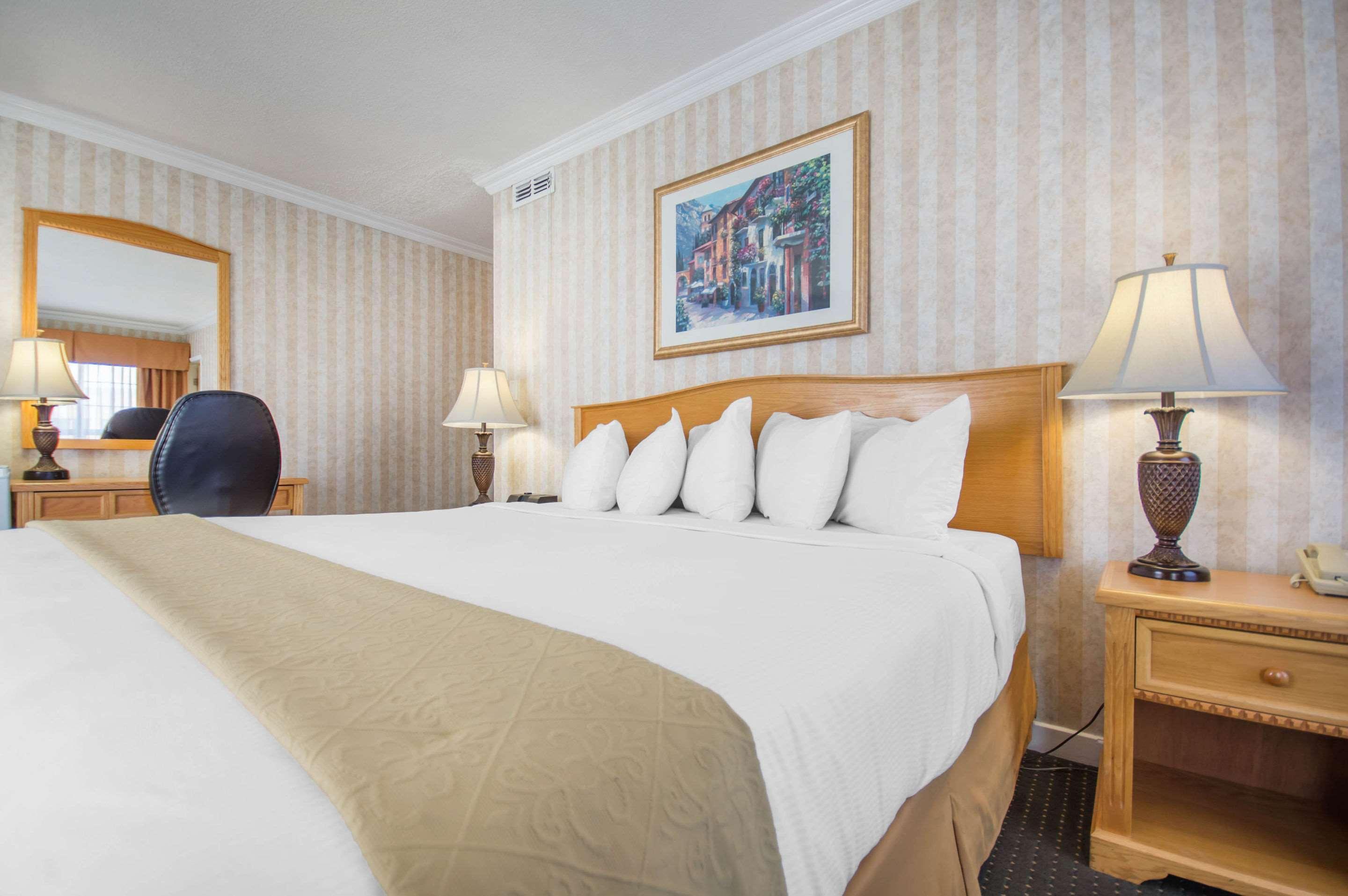 Quality Inn Downtown Inner Harbour Victoria Exteriör bild