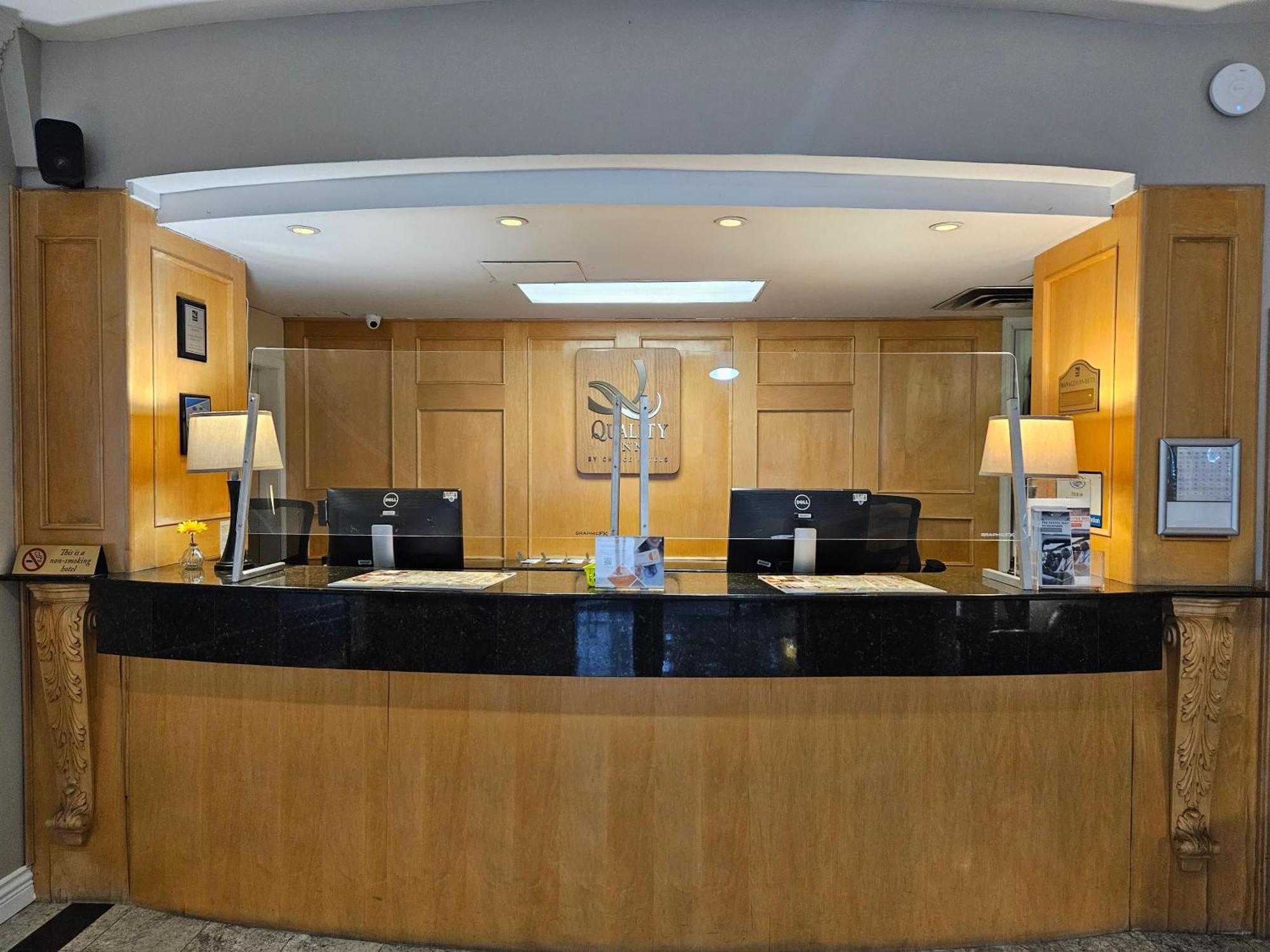 Quality Inn Downtown Inner Harbour Victoria Exteriör bild